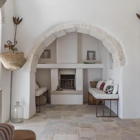 Trullo In With Infinity Pool