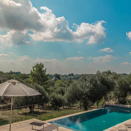 Trullo In With Infinity Pool Cisternino