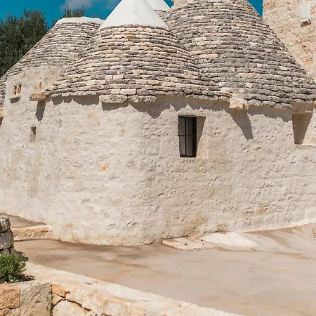 Trullo In With Infinity Pool Cisternino