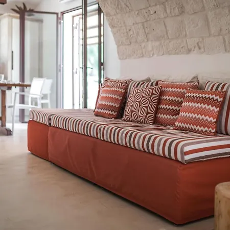 Trullo In With Infinity Pool *