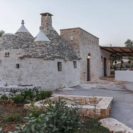 Trullo In With Infinity Pool 치스테르니노