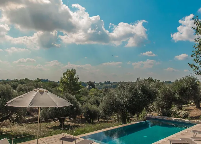 Trullo In With Infinity Pool Cisternino