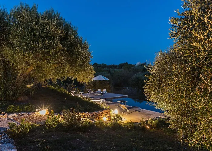 Trullo In With Infinity Pool Cisternino