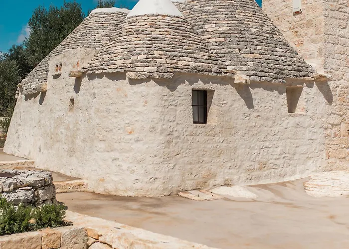Trullo In With Infinity Pool Cisternino